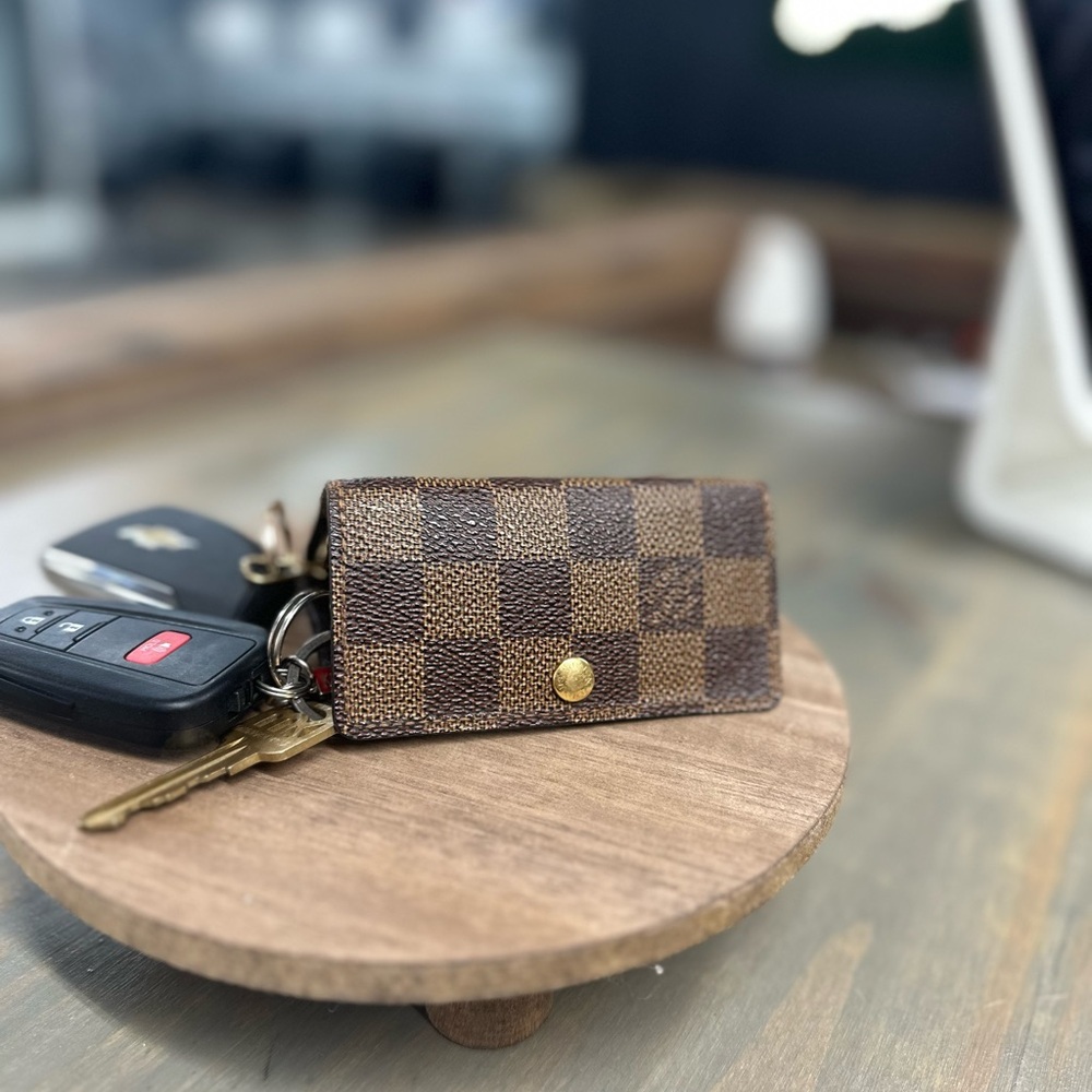 Louis Vuitton cash,card & key💎Authentic